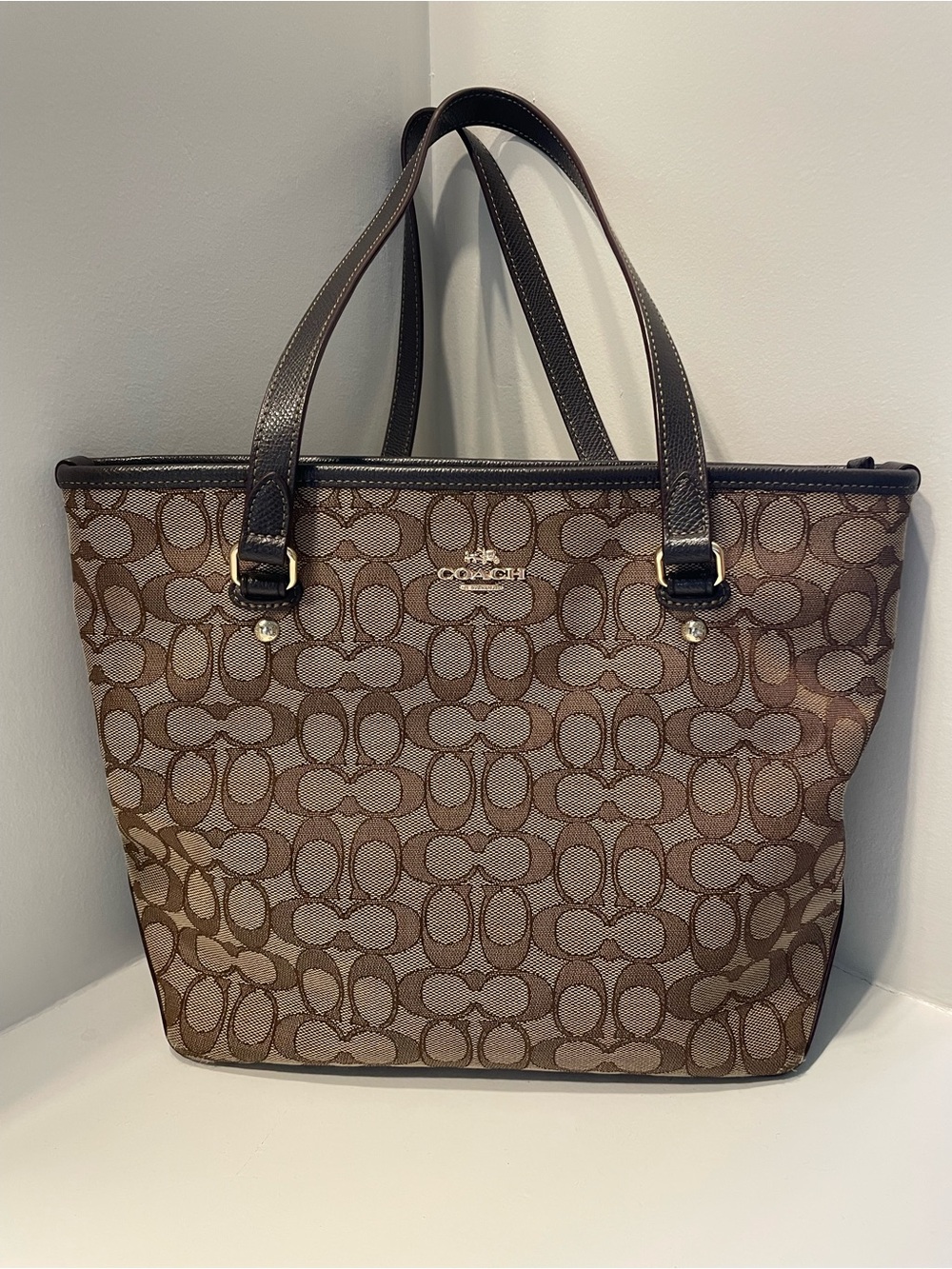 NWOT Coach Tan/Brown Signature Canvas Tote with Dark Brown Leather Trim